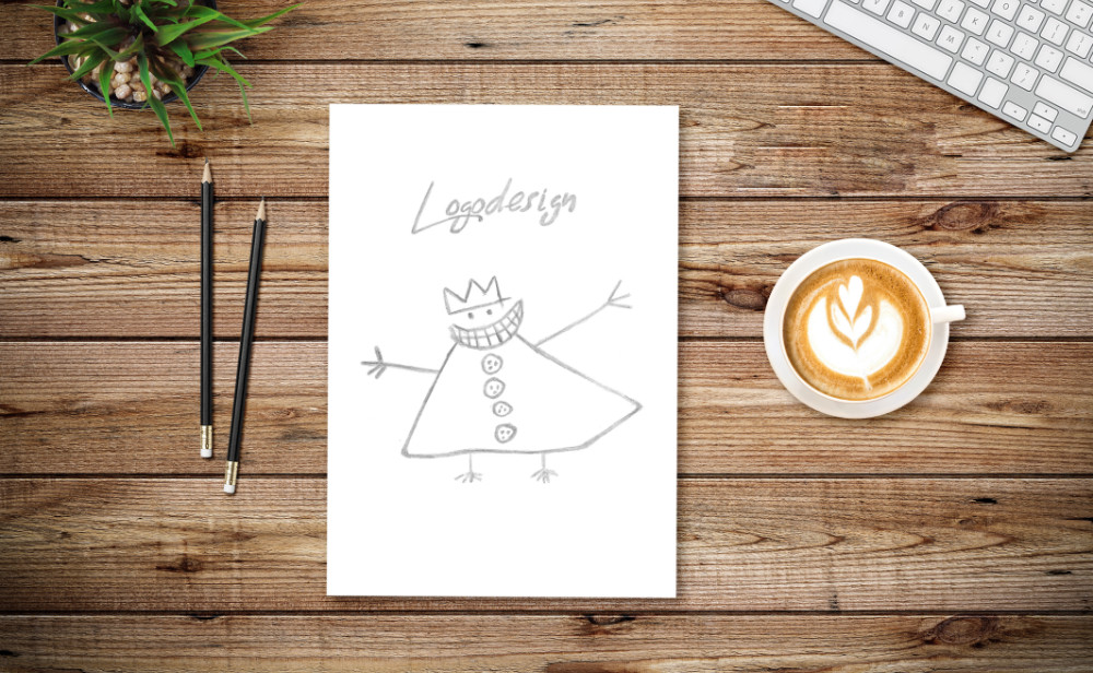 Darstellung von Logodesign durch den mit Bleistift gezeichneten HERZMACHT König auf einem weißen Blatt Papier | HERZMACHT Logodesign